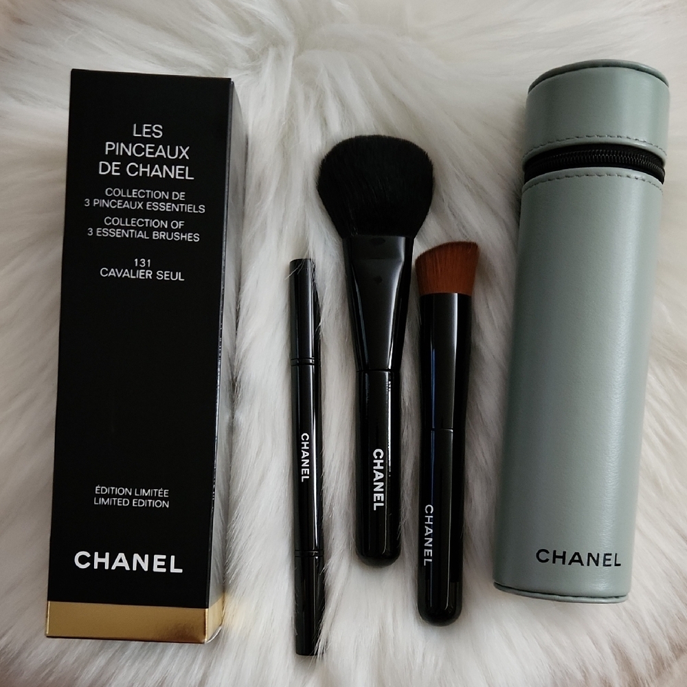 Chanel Limited Edition Les Pinceaux De Chanel Essential Makeup Brush Set.  NEW